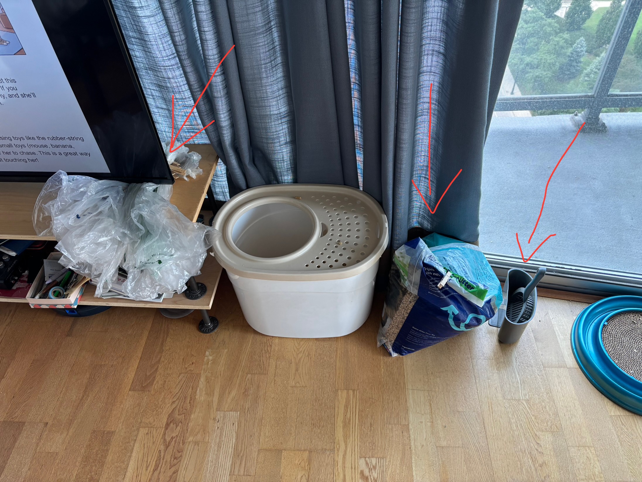 Using litter scooper